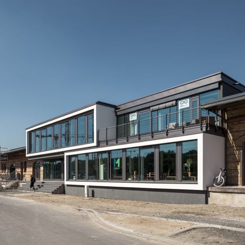 Co-Working Spaces Stagebox & Band-X