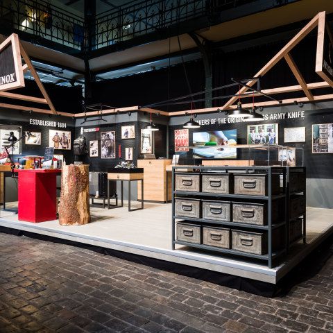 VICTORINOX // Messestand