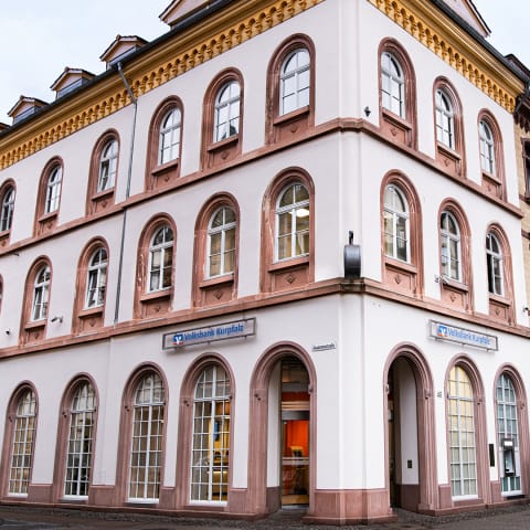 Moderne Sanierung hinter denkmalgeschützten Fassaden