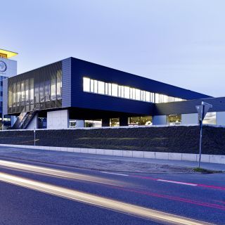 Verwaltungsgebäude mit Mitarbeiterrestaurant in Heuchelheim