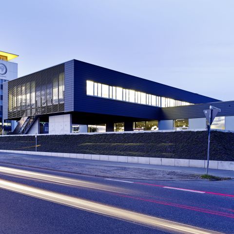 Verwaltungsgebäude mit Mitarbeiterrestaurant in Heuchelheim