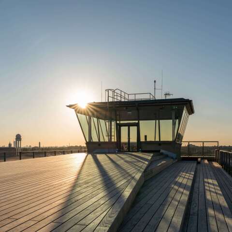 Aussichtsterrasse für historisches Wahrzeichen Flughafen Tempelhof