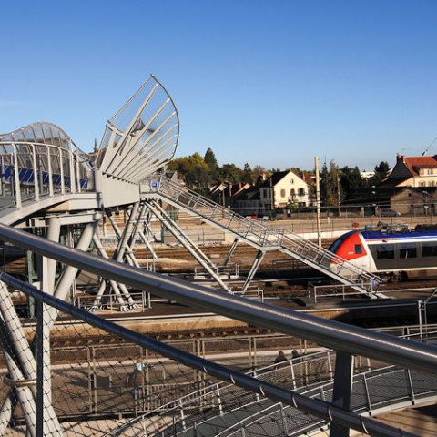 Fussgängerbrücke Bahnhof Moulins