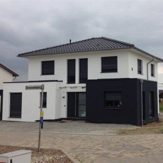 KfW-55 Stadtvilla mit Staffelgeschoss, Massivcarport und Freisitzüberdachung in Rödinghausen