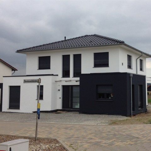 KfW-55 Stadtvilla mit Staffelgeschoss, Massivcarport und Freisitzüberdachung in Rödinghausen
