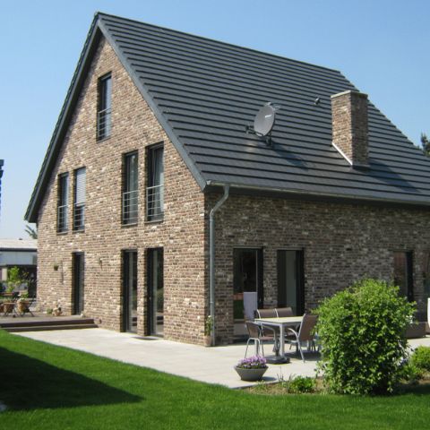 Neubau in steinalten Kleidern