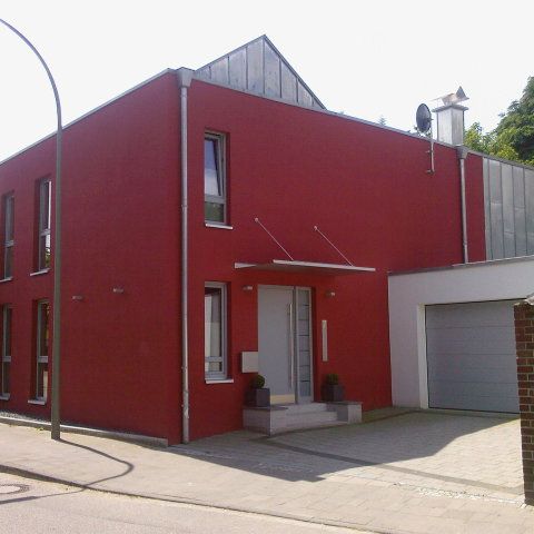 Kubisches Haus mit zentraler Wohnhalle