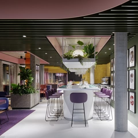 Co-Working-Café, Vinothek und Bar in einem: 
