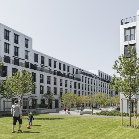 Neustadt aus Holz, Wohnungsbau mit Gewerbeflächen sue&til, Winterthur-Neuhegi