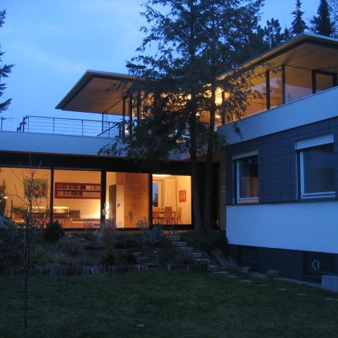 Bungalowaufstockung - Entmaterialisierte Hülle