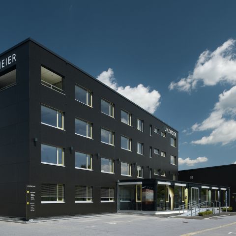 Null-Emissions-Gebäude Linzmeier Bauelemente