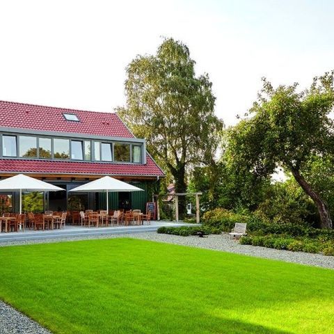 Yard Boarding Hotel