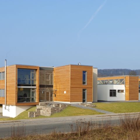 Nachhaltiges Verwaltungs- und Produktionsgebäude der Electronic Wood Systems GmbH