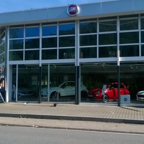 Fassade, Alurahmen mit Folie bekleben Fiat Schmitt