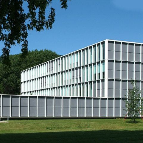 Neues Verwaltungsgebäude von Roche Pharma in Grenzach-Wyhlen