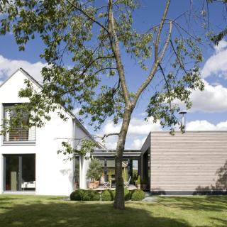 Wohnhaus: Schlafen im Haus - Wohnen im Garten
