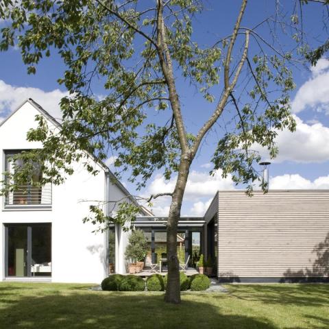 Wohnhaus: Schlafen im Haus - Wohnen im Garten