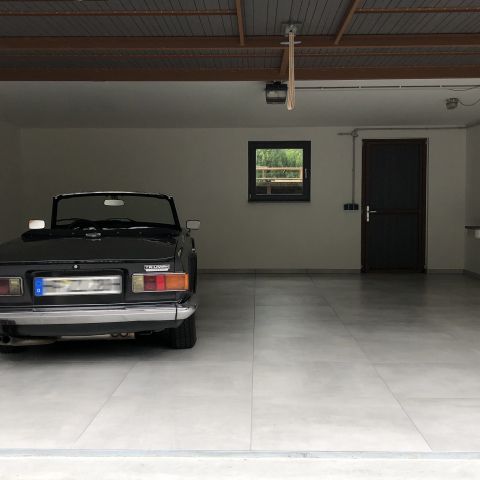 Neue Herberge für den Oldtimer: Garagensanierung auf kritischem Untergrund