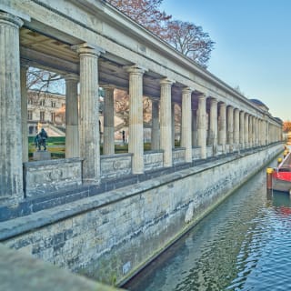 Kolonnaden auf der Museumsinsel in Berlin