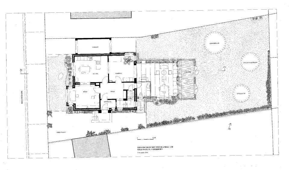 Der Grundriss zeigt die offene Raumfolge Küche - kleiner Wohnraum (ehemalige Küche) - Wohnraum im Anbau - Terrasse - Garten. In diesen Räumen erlebt man die gesamte Haustiefe und Tageslicht von allen Seiten. Durch die gegliederte Raumfolge ist die Atmosph