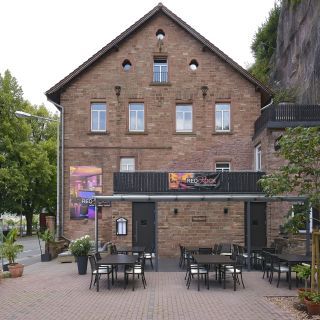 Red Rock Music & Sports Lounge