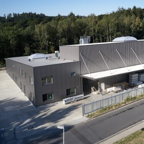 Neubau mit „Besprechungs-Ei“