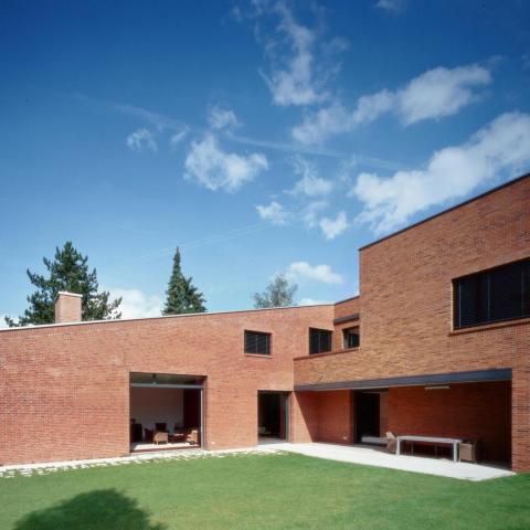 Haus H.