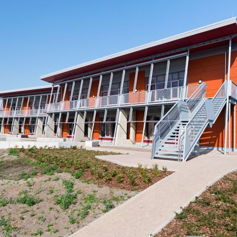 Neubau, zweizügige Grundschule in Passivbauweise mit Mensa