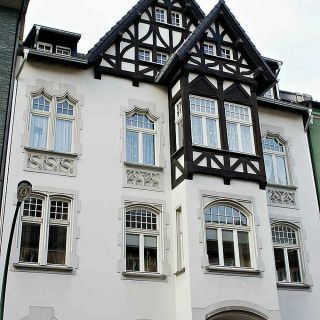 Das Prinzip Dachwohnung. Dachgeschossumbau im Denkmal in Düsseldorf
