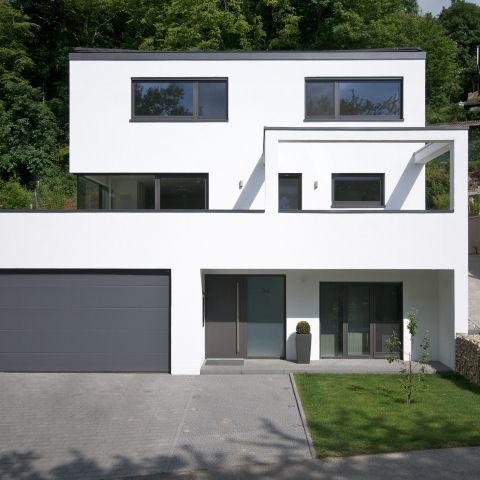 Weiße Stadtvilla