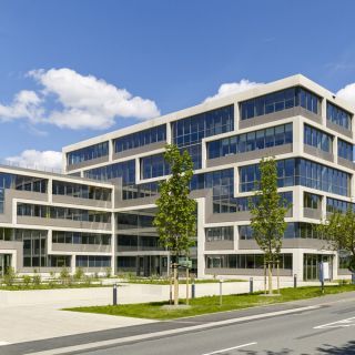 Ein sanfter Dialog | Neubau und Sanierung Firmenzentrale DAW SE, Ober-Ramstadt