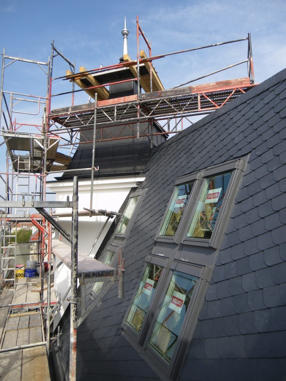 neuer Eckturm mit Blechhaube
