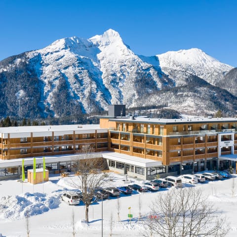 Zugspitz Resort Ehrwald: Wohlfühlklima für Sommer- & Wintergäste