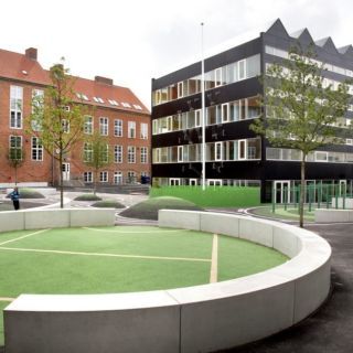 Bunte Intarsien in dänischer Grundschule
