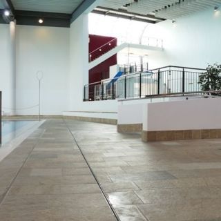 Schwimmbecken im Nautimo