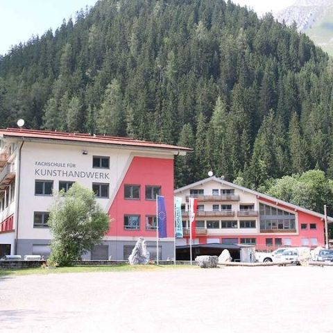 Fachhochschule für Kunsthandwerk und Design Elbigenalp