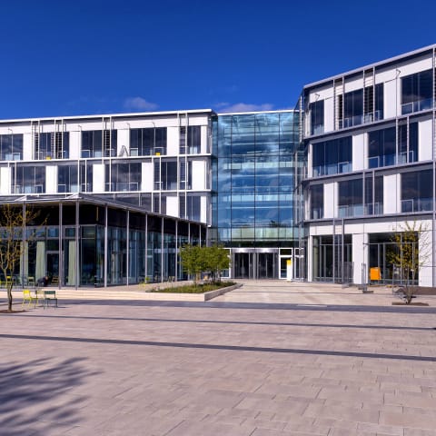 Hochmoderner + lichtdurchflueter Forschungscampus