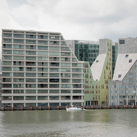 Wohnblock auf dem Ijdok