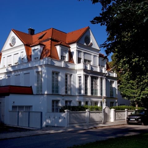Moderne Stadtvilla in klassischer Eleganz
