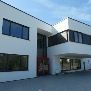 Produktionsgebäude mit Büro und Wohnung, Groß-Rohrheim