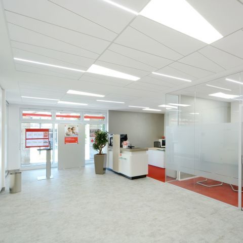 Akustik und Licht in der Sparkasse