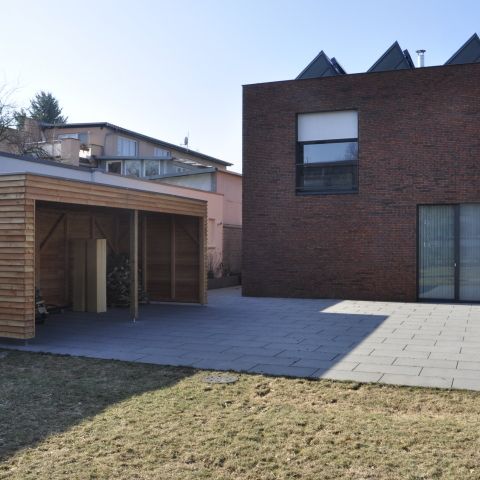 Offenes Materiallager und Unterstand