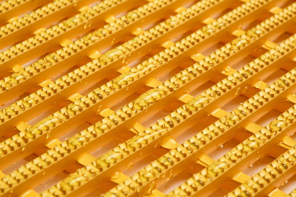 CARLISLE® Safety Systems Walkway Crossgrip