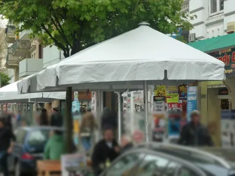 Schallschutzschirme vermindern die Lärmbelästigung von Anwohnern und Gästen in der Outdoorzeit der Gastronomie.