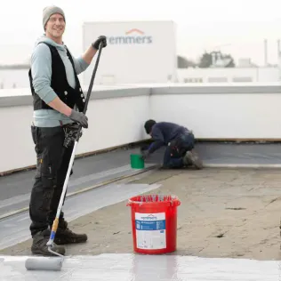 Regeneration von Flachdächern mit MB PUReactive +