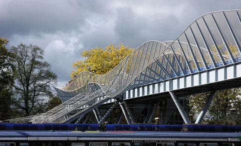 Fußgängerbrücke Bahnhof Moulins (F)
