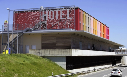 Vorgehängte Webnet-Fassade, Estavayer-le-Lac (CH)