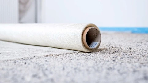 Das Glasfaservlies sorgt für eine lastverteilende Platte in Verbindung mit der Dünnestrichkonstruktion.