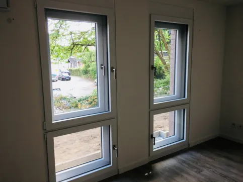 Bodentiefe Kastenfenster mit Brüstungsriegel