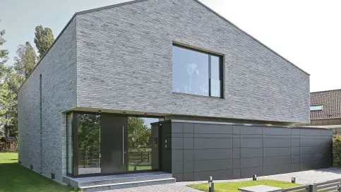 Einfamilienhaus mit heroal D 92 UD Haustürsystem